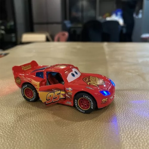 Voiture flash mcqueen – Jouet interactif pour enfant – Cadeau idéal pour fans de Cars – Résistante et réaliste