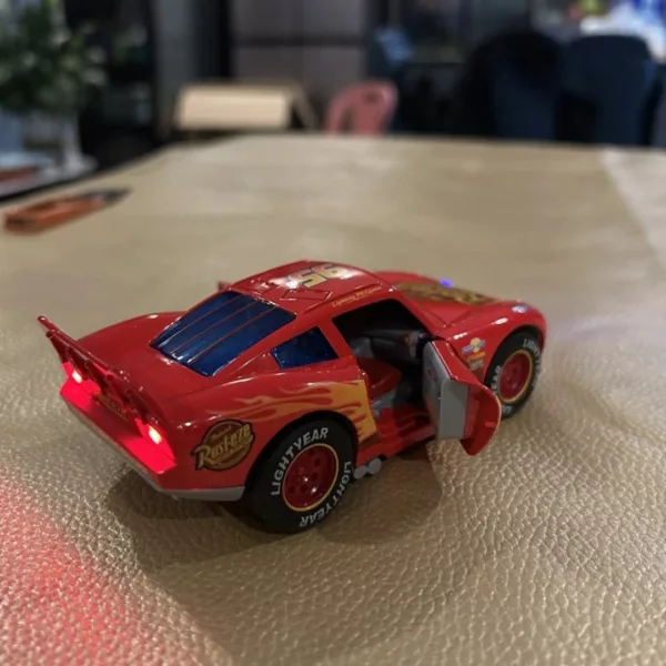 Voiture flash mcqueen – Jouet interactif pour enfant – Cadeau idéal pour fans de Cars – Résistante et réaliste