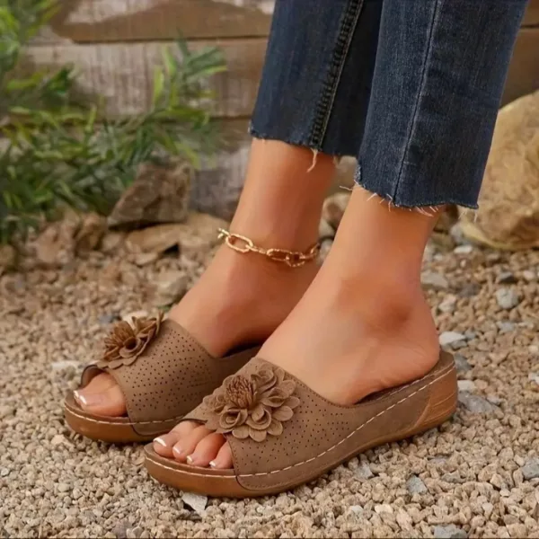 Mules compensées femme fleur confort – élégance estivale et maintien optimal pour marche longue durée