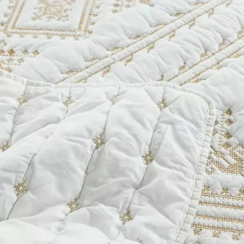 Parure de lit broderie ethnique élégante – Ambiance chaleureuse et déco bohème chic pour votre chambre