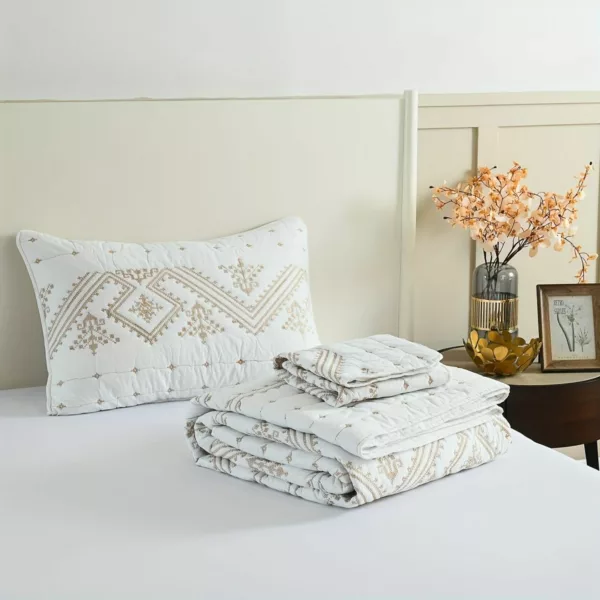 Parure de lit broderie ethnique élégante – Ambiance chaleureuse et déco bohème chic pour votre chambre