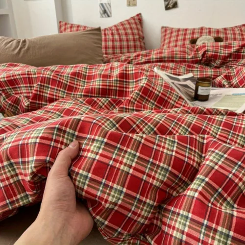 Parure de lit écossaise rouge cosy – Confort chaleureux et style chalet pour nuits douillettes