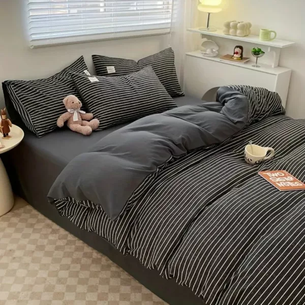 Parure de lit rayures fines élégantes – Confort ultra doux et style chic pour une chambre tendance