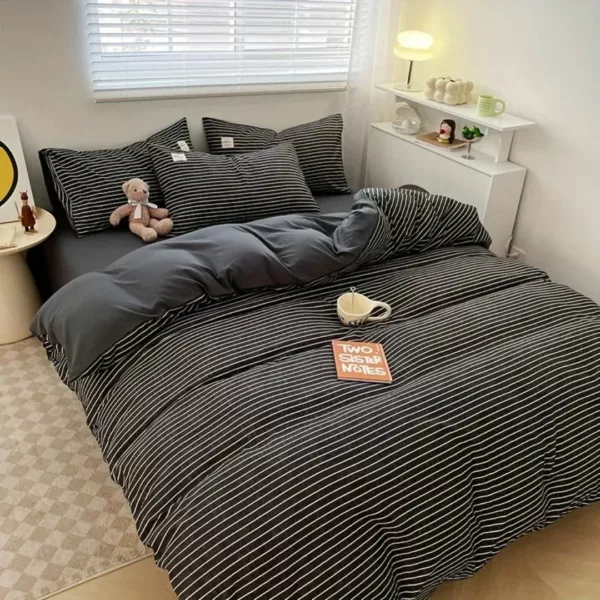 Parure de lit rayures fines élégantes – Confort ultra doux et style chic pour une chambre tendance
