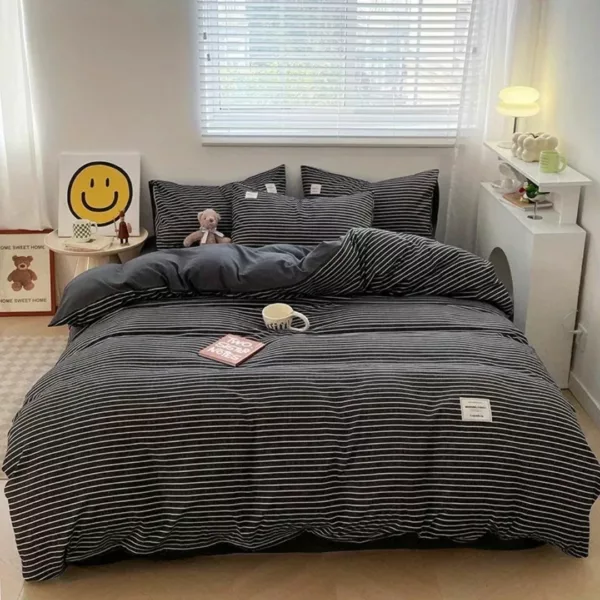 Parure de lit rayures fines élégantes – Confort ultra doux et style chic pour une chambre tendance