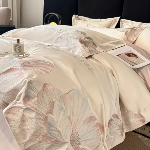 Parure de lit satin fleurs brodées – Douceur luxueuse et élégance florale pour un sommeil apaisant