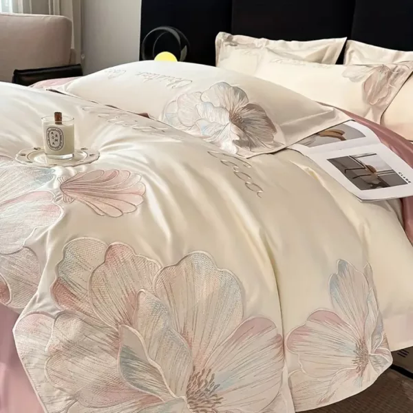 Parure de lit satin fleurs brodées – Douceur luxueuse et élégance florale pour un sommeil apaisant