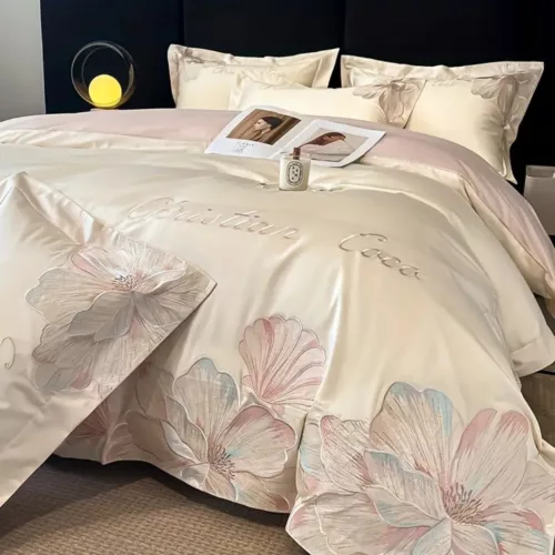 Parure de lit satin fleurs brodées – Douceur luxueuse et élégance florale pour un sommeil apaisant