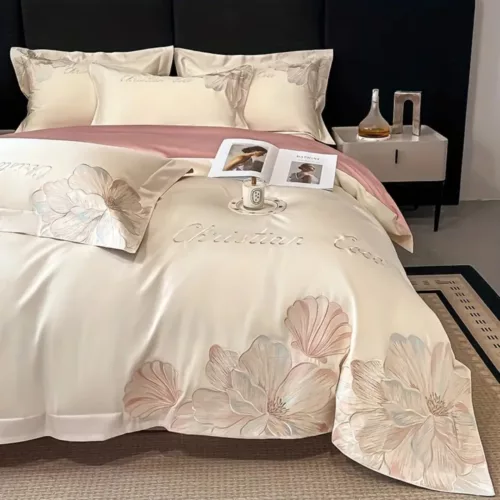 Parure de lit satin fleurs brodées – Douceur luxueuse et élégance florale pour un sommeil apaisant