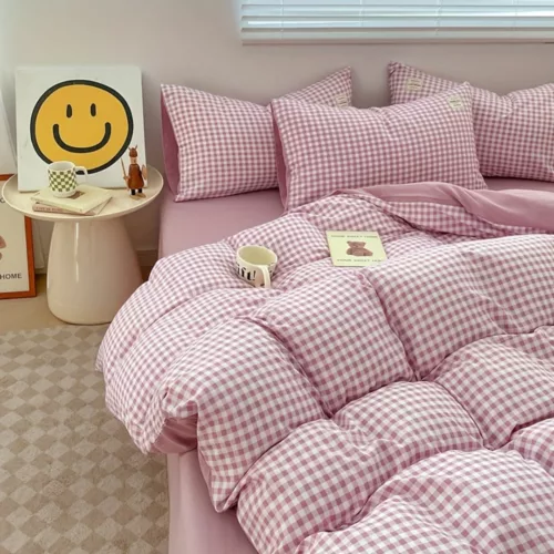 Parure de lit vichy rose tendre – Ambiance cocooning et charme rétro pour une chambre apaisante