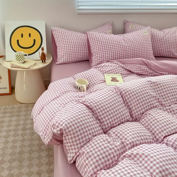 Parure de lit vichy rose tendre – Ambiance cocooning et charme rétro pour une chambre apaisante