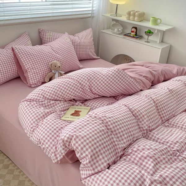 Parure de lit vichy rose tendre – Ambiance cocooning et charme rétro pour une chambre apaisante