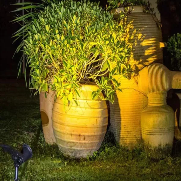 Spot lumineux solaire autonome fête de nuit – Éclairez vos soirées d’extérieur sans électricité, ambiance magique garantie