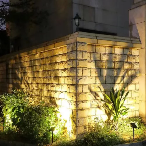 Spot lumineux solaire autonome fête de nuit – Éclairez vos soirées d’extérieur sans électricité, ambiance magique garantie