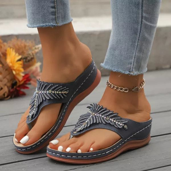 Tongs compensées strass confort femme – élégance estivale & maintien optimal pour jambes galbées