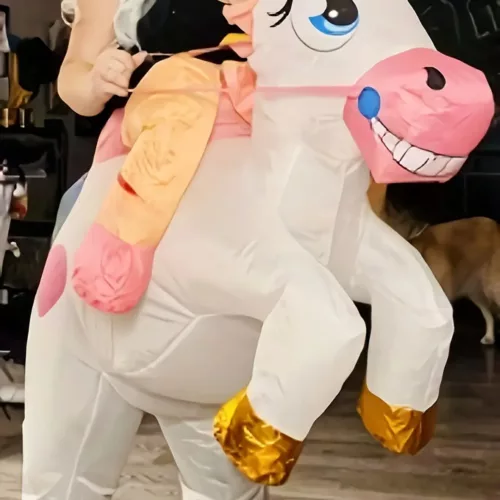Costume licorne gonflable femme avec sabots dorés – idéal Halloween et fêtes
