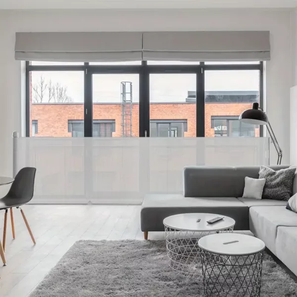 Barrière de sécurité extensible pour escalier et porte avec verrou de sécurité