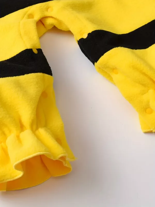 Ensemble deux pièces style streetwear à rayures – design 3D tendance extérieur