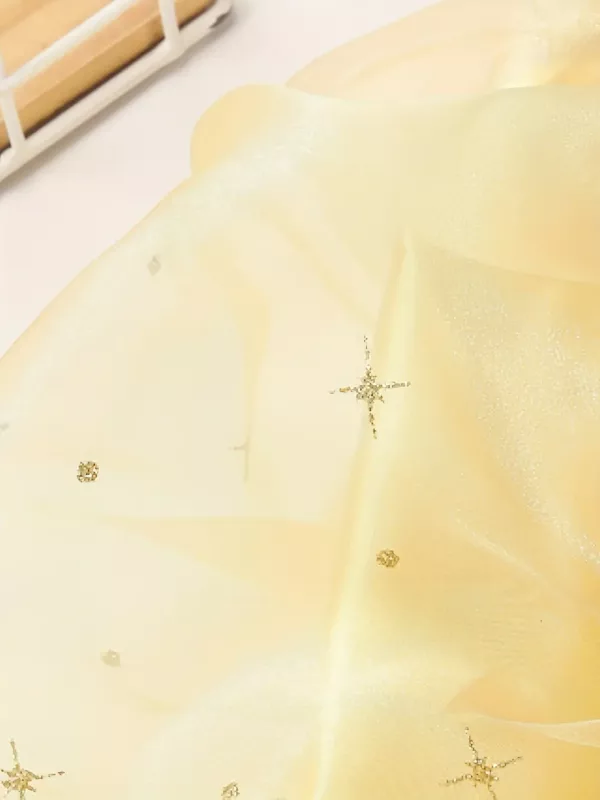 Déguisement princesse fille avec robe satinée et diadème doré inclus