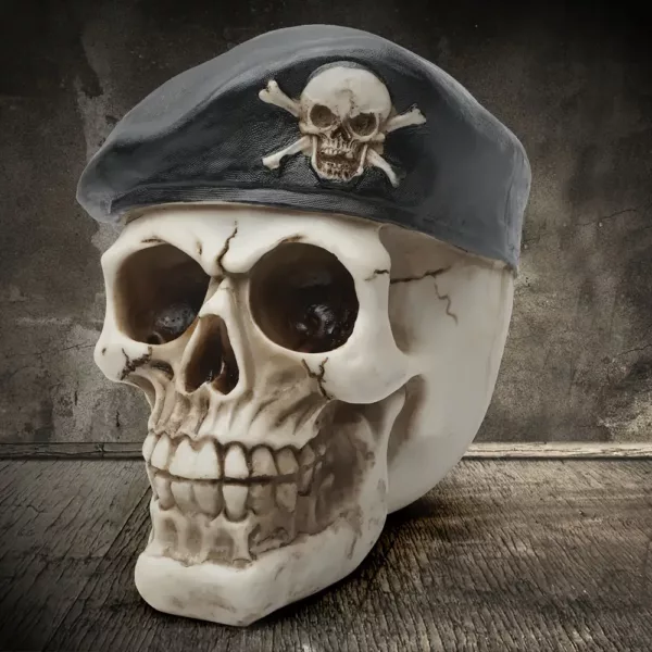 Crâne de pirate en résine vintage – décoration d’intérieur ou Halloween