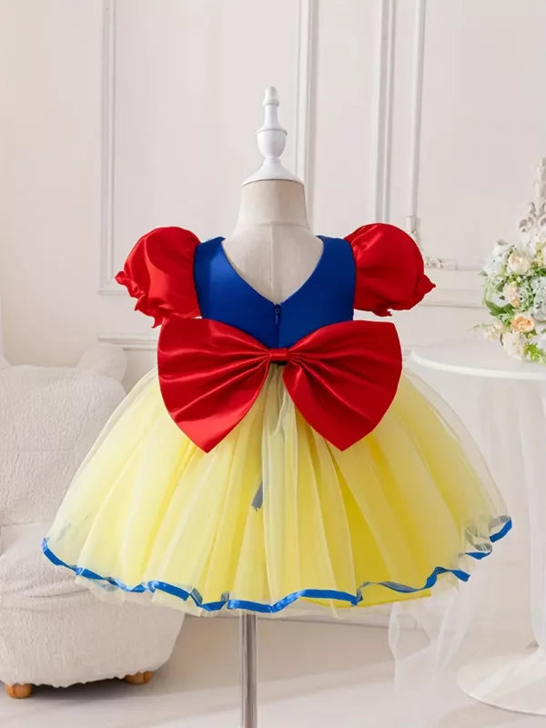 Robe de princesse fille avec cape et manches bouffantes style conte de fées