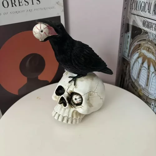 Décoration Halloween crâne avec corbeau – Effet réaliste pour ambiance macabre