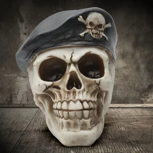 Crâne de pirate en résine vintage – décoration d’intérieur ou Halloween