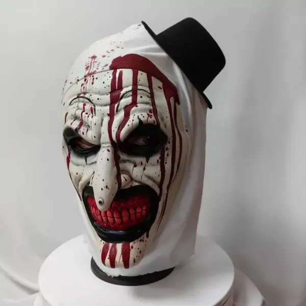 Masque de clown effrayant avec capuche – visage sanglant et yeux noirs