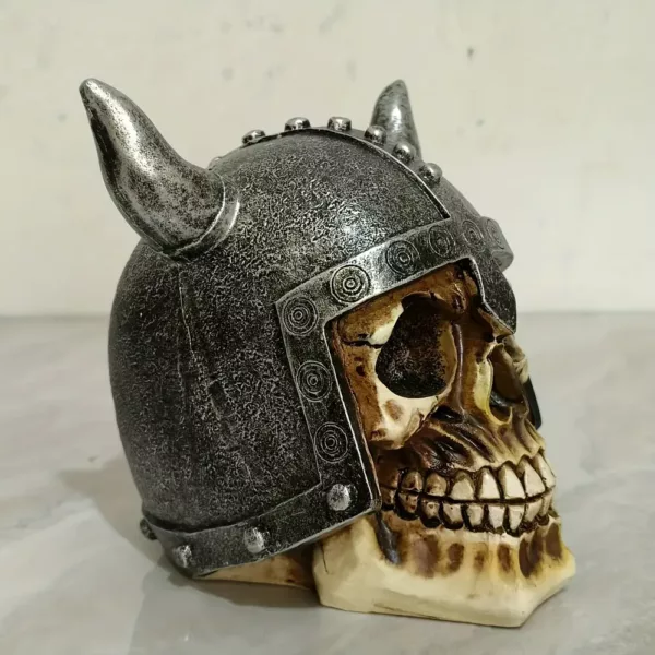 Sculpture crâne viking décoratif – design casque à cornes style médiéval