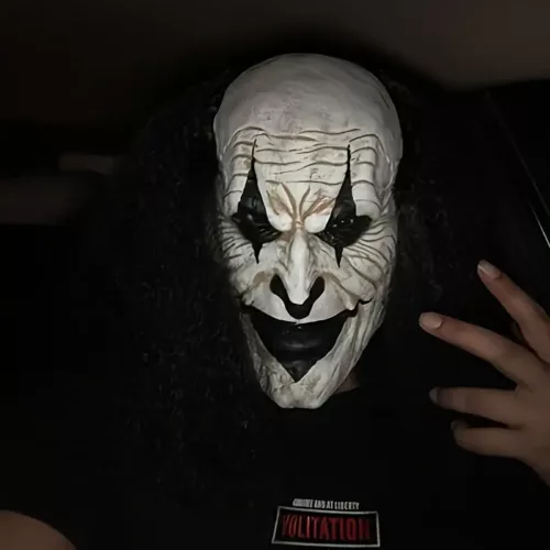 Masque de clown tueur en latex réaliste avec perruque bouclée – Halloween horreur