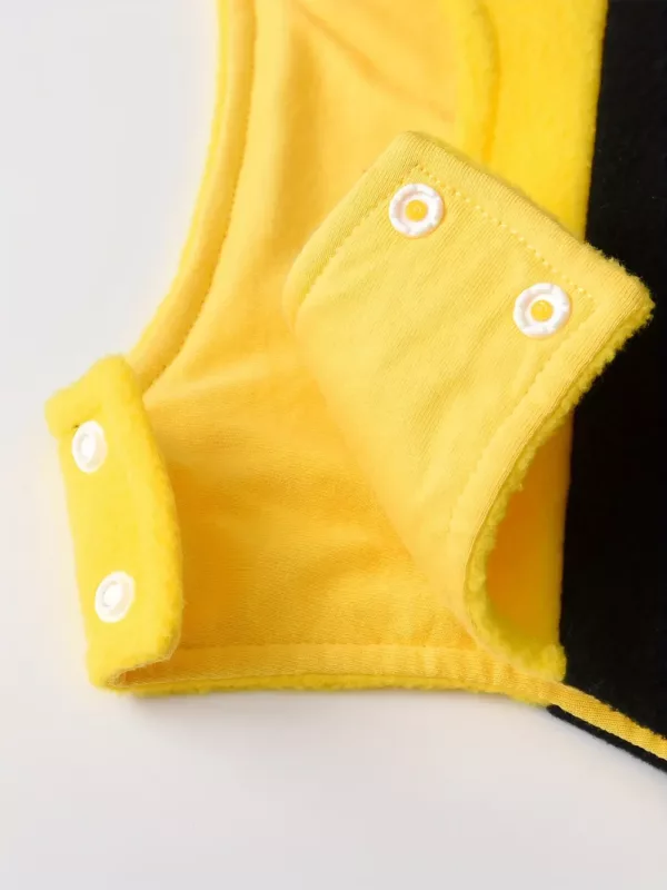 Ensemble deux pièces style streetwear à rayures – design 3D tendance extérieur