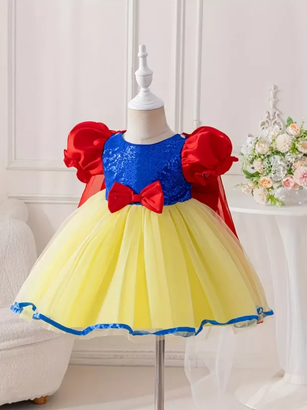 Robe de princesse fille avec cape et manches bouffantes style conte de fées