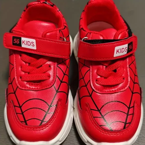 Baskets LED garçon avec motif toile d'araignée – sneakers lumineuses tendance