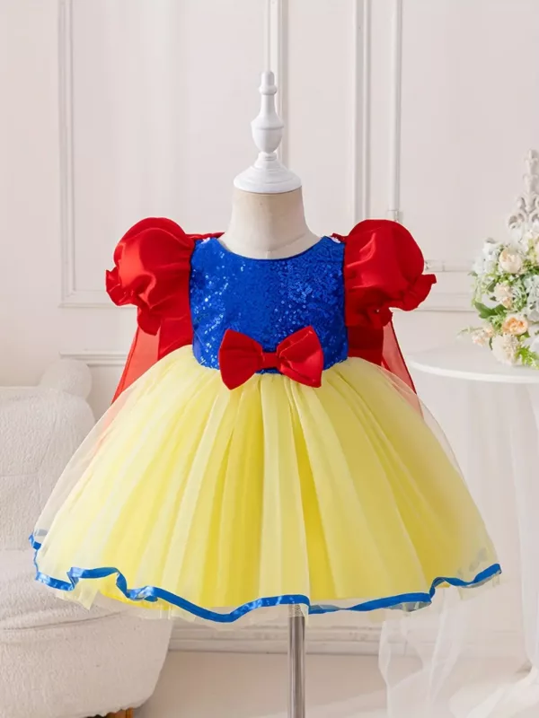 Robe de princesse fille avec cape et manches bouffantes style conte de fées