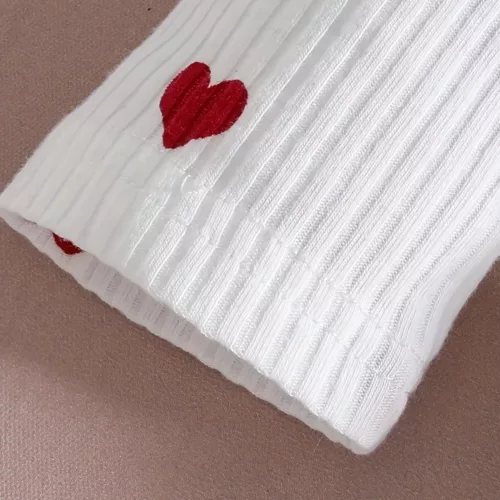 Tenue naissance bébé fille – haut à manches longues en velours côtelé avec cœur imprimé