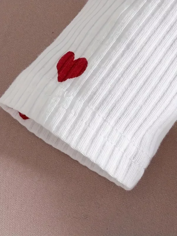 Tenue naissance bébé fille – haut à manches longues en velours côtelé avec cœur imprimé