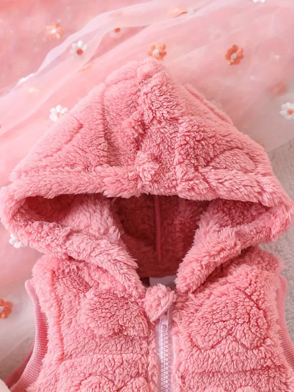Ensemble naissance 3 pièces bébé fille – gilet et pantalon en peluche brodée