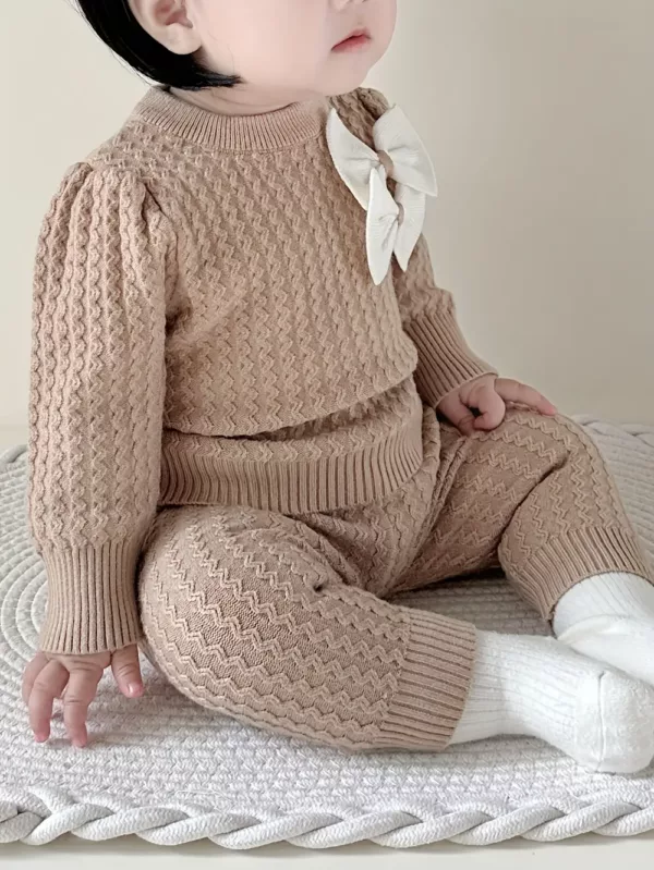 Ensemble naissance bébé fille en tricot – pull nœud et pantalon chic automne