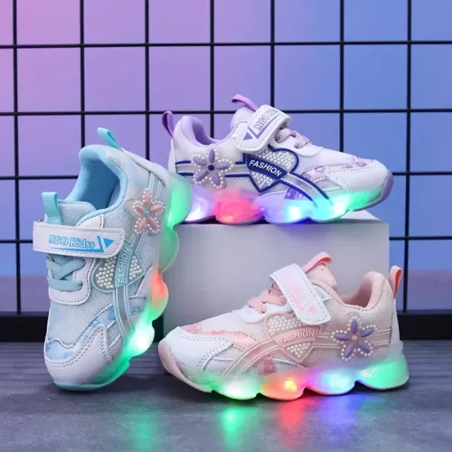 Baskets LED respirantes en mesh pour enfants – motifs cœur et fleurs lumineux