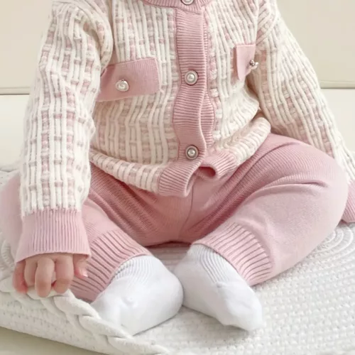 Ensemble naissance fille 3 pièces en tricot – veste, cardigan et pantalon doux