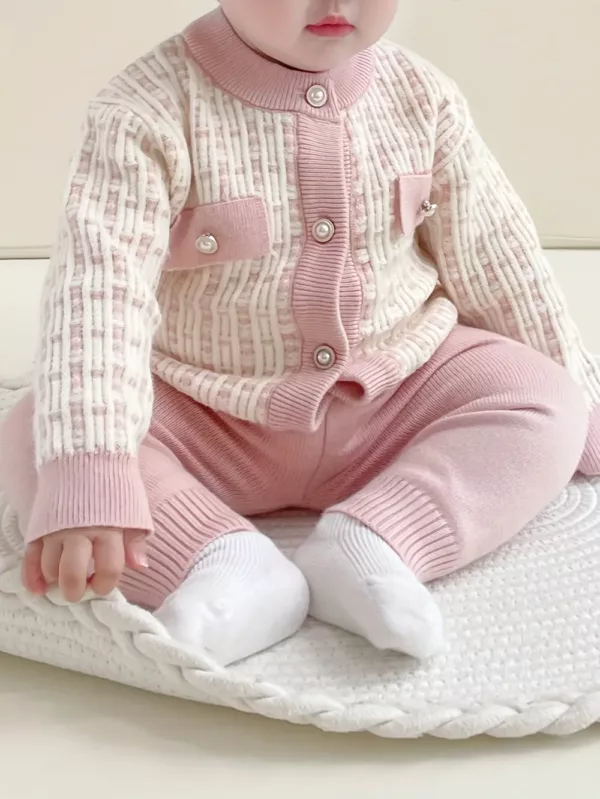 Ensemble naissance fille 3 pièces en tricot – veste, cardigan et pantalon doux