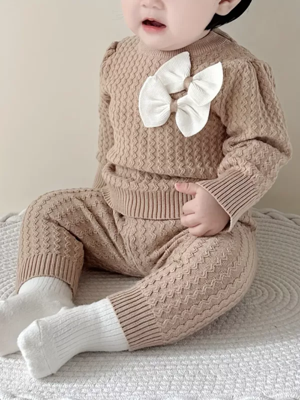 Ensemble naissance bébé fille en tricot – pull nœud et pantalon chic automne