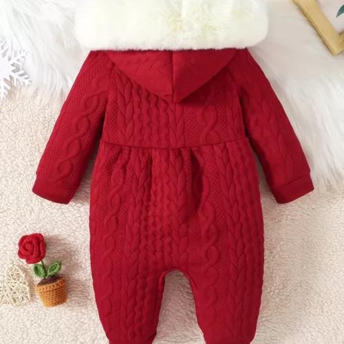 Combinaison naissance bébé fille en tricot avec capuche et col en fausse fourrure