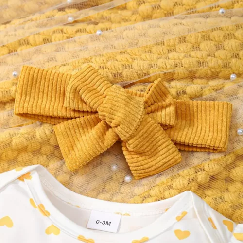 Ensemble 3 pièces bébé fille – barboteuse cœur, salopette velours, bandeau assorti