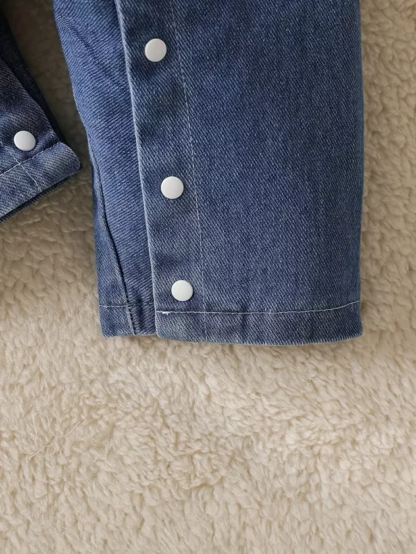 Ensemble naissance bébé fille – haut imprimé manches longues et salopette jean volantée