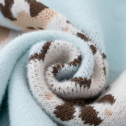 Pull de Noël enfant col rond avec motif renne et flocons en maille douce