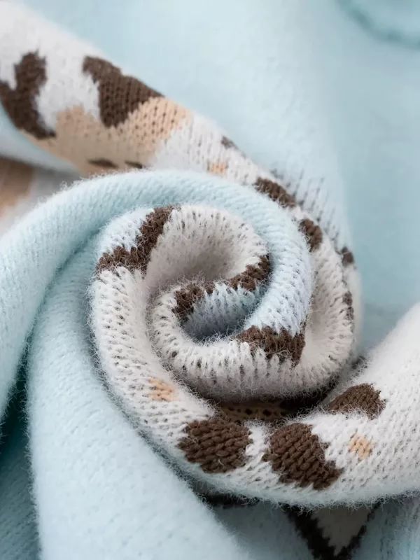 Pull de Noël enfant col rond avec motif renne et flocons en maille douce