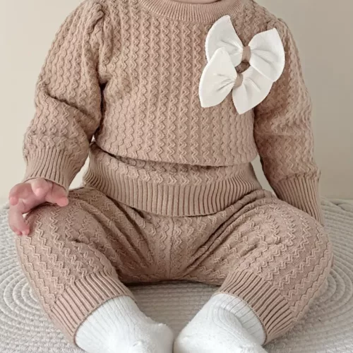 Ensemble naissance bébé fille en tricot – pull nœud et pantalon chic automne