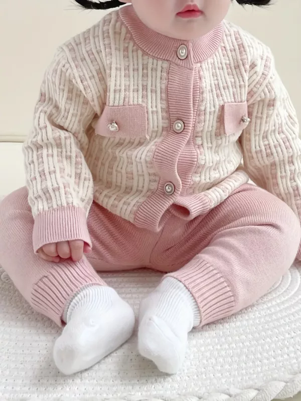Ensemble naissance fille 3 pièces en tricot – veste, cardigan et pantalon doux