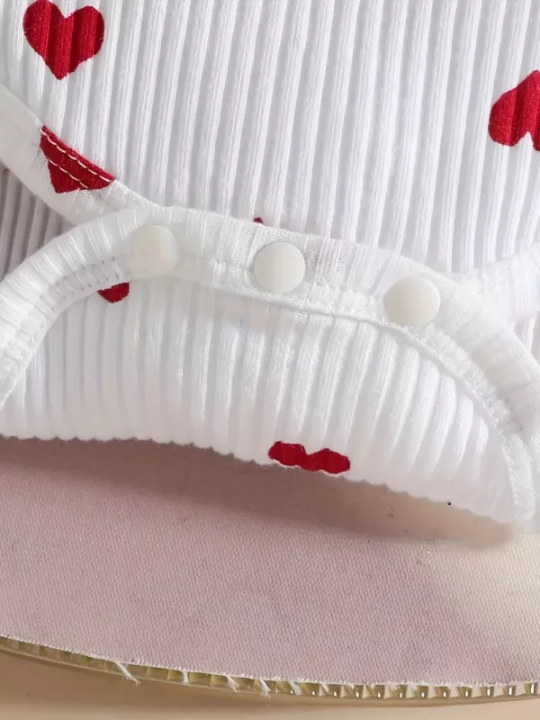 Tenue naissance bébé fille – haut à manches longues en velours côtelé avec cœur imprimé